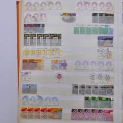 Lot de timbres de Pays-Bas oblitérés en un album.