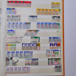 Lot de timbres de Pays-Bas oblitérés en un album.