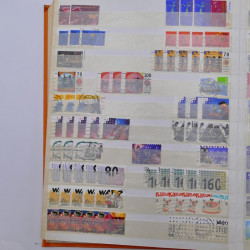 Lot de timbres de Pays-Bas oblitérés en un album.