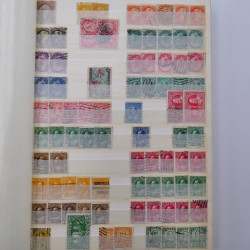 Lot de timbres de Canada neufs et oblitérés en un album