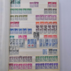 Lot de timbres de Canada neufs et oblitérés en un album
