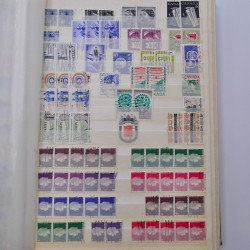 Lot de timbres de Canada neufs et oblitérés en un album