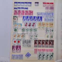 Lot de timbres de Canada neufs et oblitérés en un album