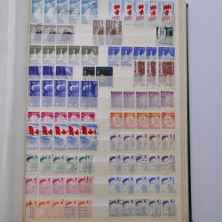 Lot de timbres de Canada neufs et oblitérés en un album