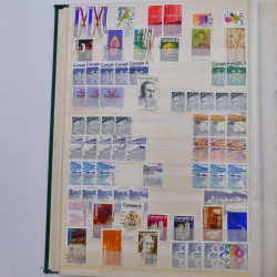 Lot de timbres de Canada neufs et oblitérés en un album