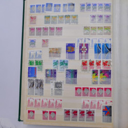 Lot de timbres de Canada neufs et oblitérés en un album