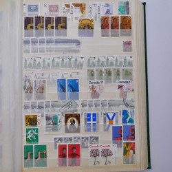 Lot de timbres de Canada neufs et oblitérés en un album