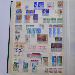 Lot de timbres de Canada neufs et oblitérés en un album