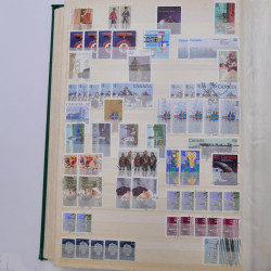 Lot de timbres de Canada neufs et oblitérés en un album