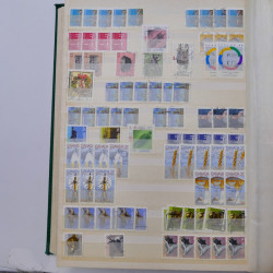 Lot de timbres de Canada neufs et oblitérés en un album