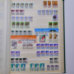 Lot de timbres de Canada neufs et oblitérés en un album