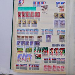 Lot de timbres de Canada neufs et oblitérés en un album