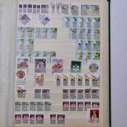 Lot de timbres de Canada neufs et oblitérés en un album