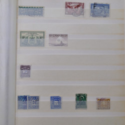 Lot de timbres de Canada neufs et oblitérés en un album