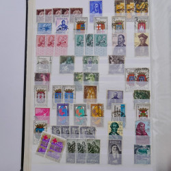Lot de timbres d'Espagne oblitérés en un album.