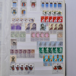 Lot de timbres d'Espagne oblitérés en un album.