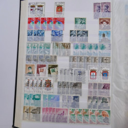 Lot de timbres d'Espagne oblitérés en un album.