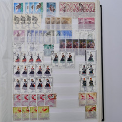 Lot de timbres d'Espagne oblitérés en un album.