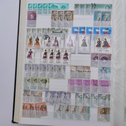 Lot de timbres d'Espagne oblitérés en un album.