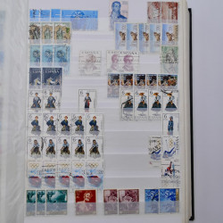 Lot de timbres d'Espagne oblitérés en un album.