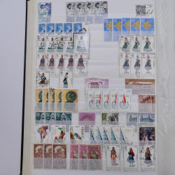 Lot de timbres d'Espagne oblitérés en un album.