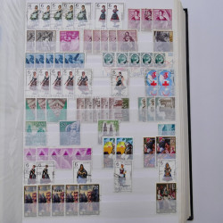 Lot de timbres d'Espagne oblitérés en un album.