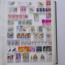 Lot de timbres d'Espagne oblitérés en un album.