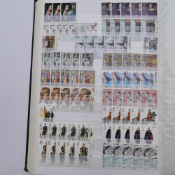 Lot de timbres d'Espagne oblitérés en un album.