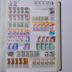 Lot de timbres d'Espagne oblitérés en un album.