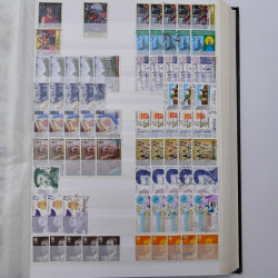 Lot de timbres d'Espagne oblitérés en un album.