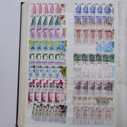 Lot de timbres d'Espagne oblitérés en un album.