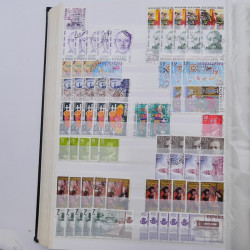 Lot de timbres d'Espagne oblitérés en un album.