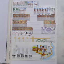 Lot de timbres d'Espagne oblitérés en un album.