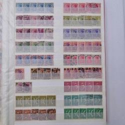 Lot de timbres d'Allemagne Reich neufs et oblitérés en un album.