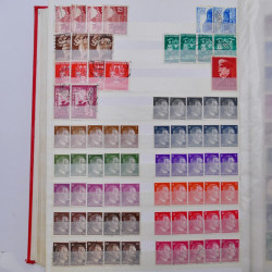 Lot de timbres d'Allemagne Reich neufs et oblitérés en un album.