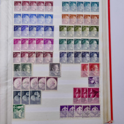 Lot de timbres d'Allemagne Reich neufs et oblitérés en un album.