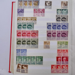 Lot de timbres d'Allemagne Reich neufs et oblitérés en un album.