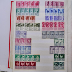 Lot de timbres d'Allemagne Reich neufs et oblitérés en un album.