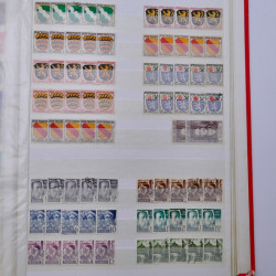 Lot de timbres d'Allemagne Reich neufs et oblitérés en un album.