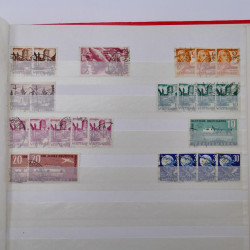 Lot de timbres d'Allemagne Reich neufs et oblitérés en un album.