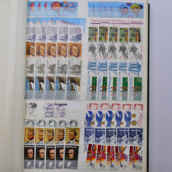 Lot de timbres d'Etats-Unis oblitérés en un deux albums.