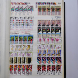 Lot de timbres d'Etats-Unis oblitérés en un deux albums.