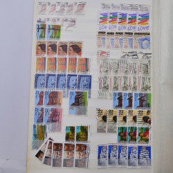 Lot de timbres d'Etats-Unis oblitérés en un deux albums.