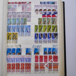 Lot de timbres d'Etats-Unis oblitérés en un deux albums.