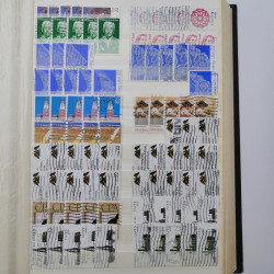 Lot de timbres d'Etats-Unis oblitérés en un deux albums.