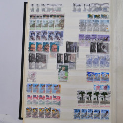 Lot de timbres d'Etats-Unis oblitérés en un deux albums.