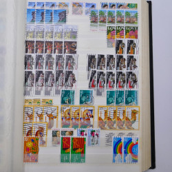 Lot de timbres d'Etats-Unis oblitérés en un deux albums.