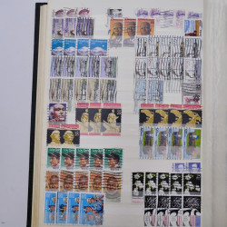 Lot de timbres d'Etats-Unis oblitérés en un deux albums.