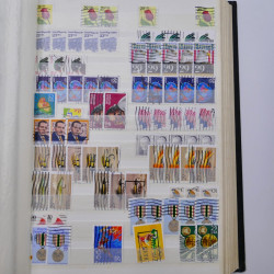 Lot de timbres d'Etats-Unis oblitérés en un deux albums.
