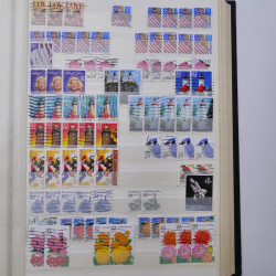 Lot de timbres d'Etats-Unis oblitérés en un deux albums.